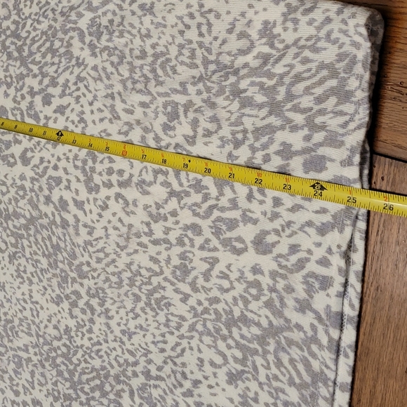 Express Sweater - Picture 9 of 10